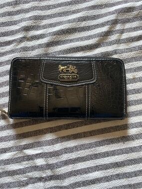 Vintage Coach Black Patent Croc Embossed Zip Around Wallet Y2K